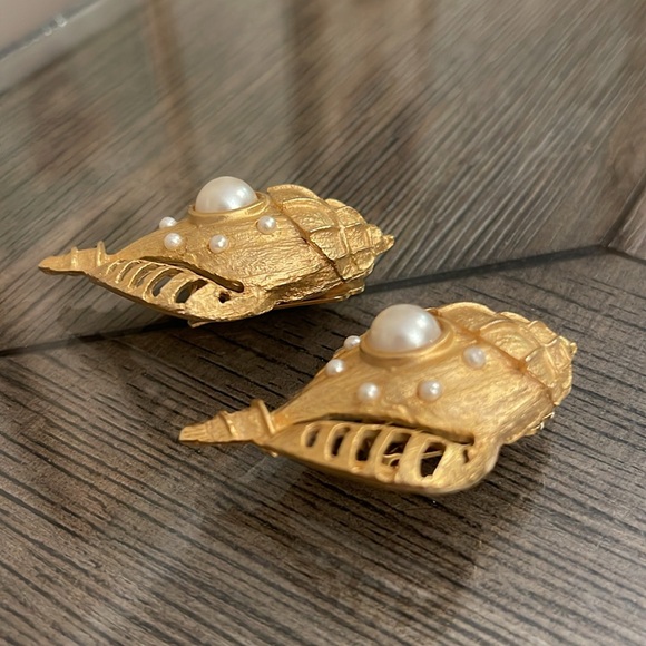 Vintage Seashell Conch Shell Gold-tone Faux Pearl Clip Earrings - Picture 16 of 16